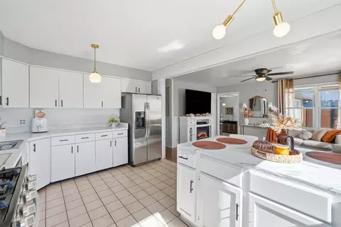 Kitchen - 7708 W 81st St, Bridgeview, IL 60455 photo 3 of 4