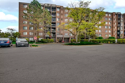400 Park Ave #204, Calumet City, IL 60409