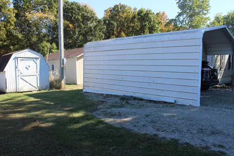 Exterior - 8024 Garrett Rd, Alma, IL 62807 photo 9 of 11