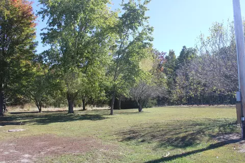 Exterior - 8024 Garrett Rd, Alma, IL 62807 photo 10 of 11