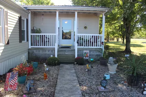 Exterior - 8024 Garrett Rd, Alma, IL 62807 photo 2 of 11