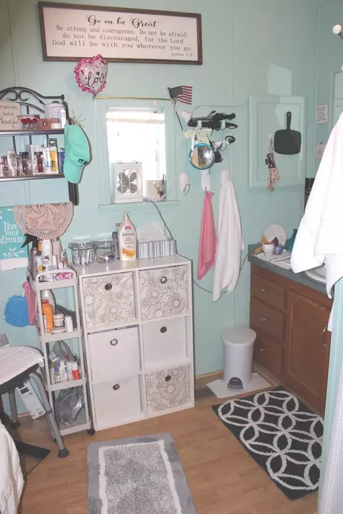 Bath - 8024 Garrett Rd, Alma, IL 62807 photo 1 of 3