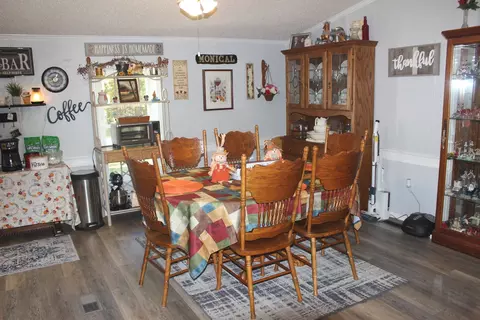 Dining - 8024 Garrett Rd, Alma, IL 62807 photo 4 of 4