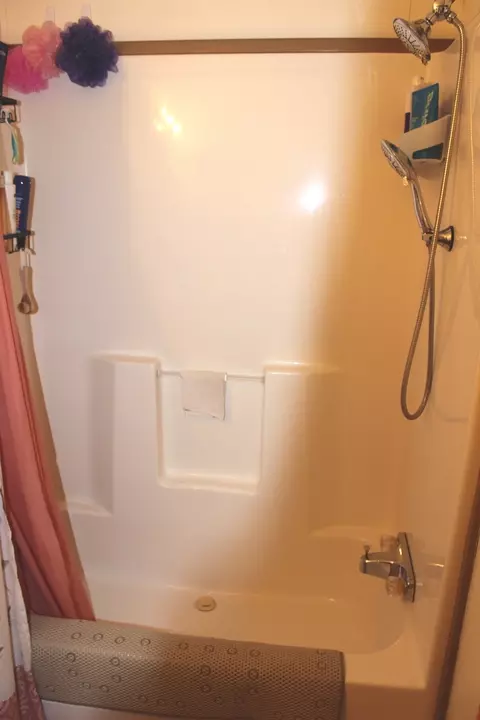 Bath - 8024 Garrett Rd, Alma, IL 62807 photo 2 of 3