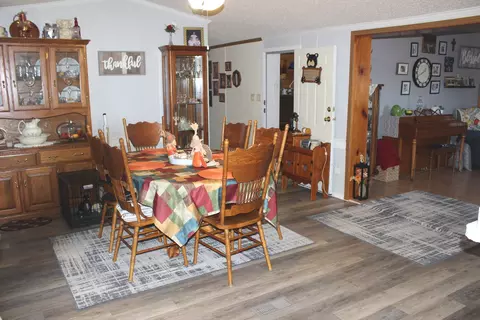 Dining - 8024 Garrett Rd, Alma, IL 62807 photo 1 of 4