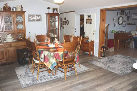 Dining - 8024 Garrett Rd, Alma, IL 62807 photo 2 of 4