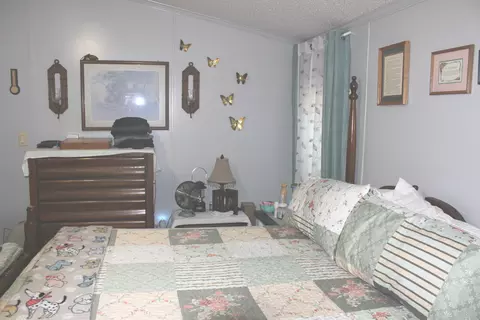 Bedroom - 8024 Garrett Rd, Alma, IL 62807 photo 3 of 4