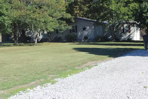 Exterior - 8024 Garrett Rd, Alma, IL 62807 photo 4 of 11