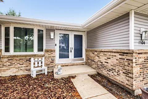 1104 Rushwood Ave, Shorewood, IL 60404