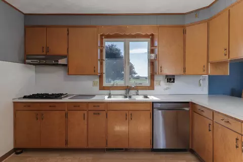 Kitchen - 21739 E 500 North Rd, Downs, IL 61736 photo 2 of 6