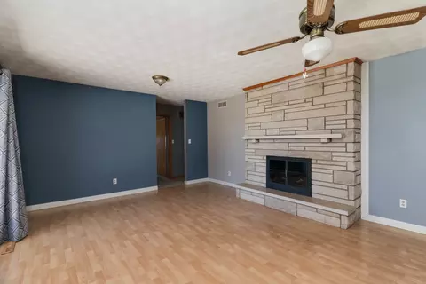 Living - 21739 E 500 North Rd, Downs, IL 61736 photo 4 of 9