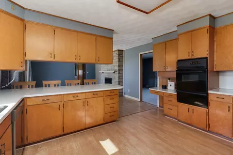 Kitchen - 21739 E 500 North Rd, Downs, IL 61736 photo 4 of 6