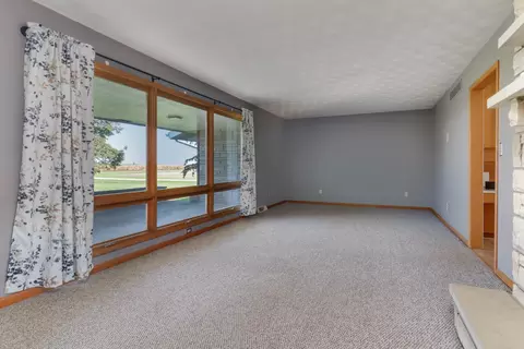Living - 21739 E 500 North Rd, Downs, IL 61736 photo 2 of 9