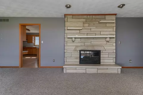 Living - 21739 E 500 North Rd, Downs, IL 61736 photo 6 of 9