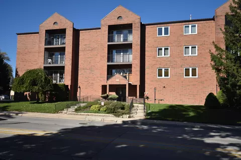 6550 W Gunnison St #305, Harwood Heights, IL 60706