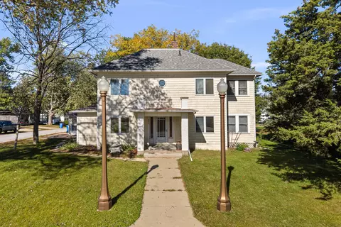 502 Fulton St, Grand Mound, IA 52751