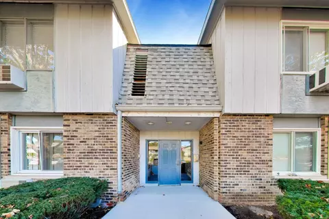904 E Old Willow Rd #102, Prospect Heights, IL 60070