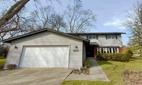 600 Fairway Dr, Glenview, IL 60025
