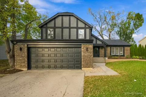 62 E Fox Hill Dr, Buffalo Grove, IL 60089