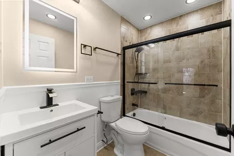 Bath - Undisclosed, Hazel Crest, IL 60429 photo 1 of 2