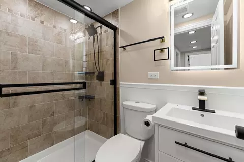 Bath - Undisclosed, Hazel Crest, IL 60429 photo 2 of 2