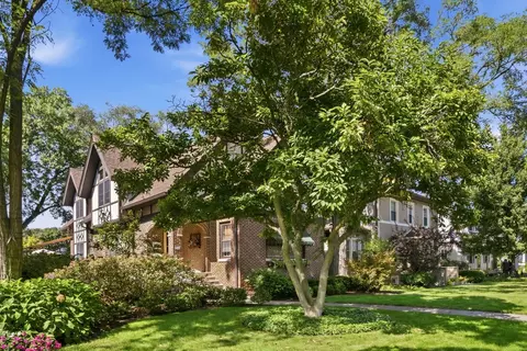 812 Courtland Ave, Park Ridge, IL 60068