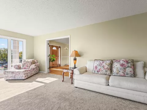 Living - 3900 Pine Hill Rd, Sterling, IL 61081 photo 5 of 12