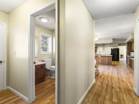 Entry Way - 3900 Pine Hill Rd, Sterling, IL 61081 photo 11 of 11