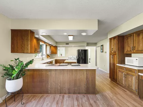 Kitchen - 3900 Pine Hill Rd, Sterling, IL 61081 photo 6 of 7