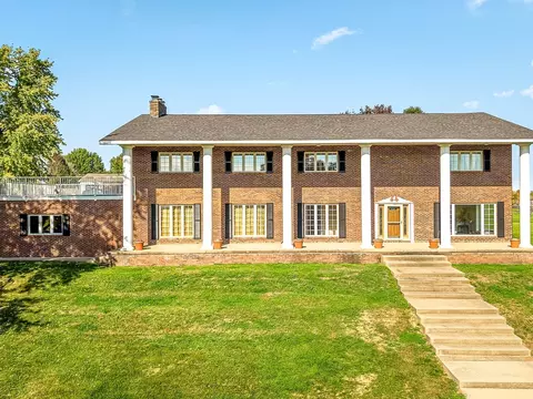 Exterior - 3900 Pine Hill Rd, Sterling, IL 61081 photo 4 of 9