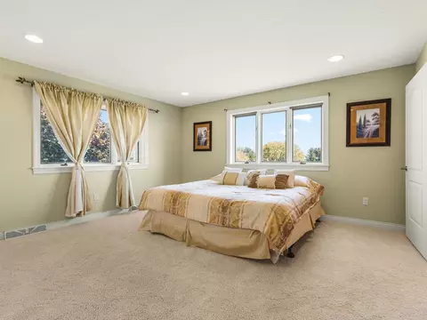 Bedroom - 3900 Pine Hill Rd, Sterling, IL 61081 photo 3 of 11