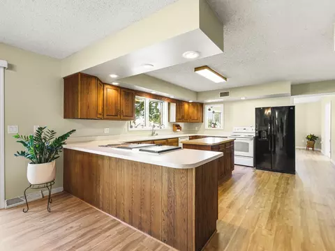 Kitchen - 3900 Pine Hill Rd, Sterling, IL 61081 photo 7 of 7