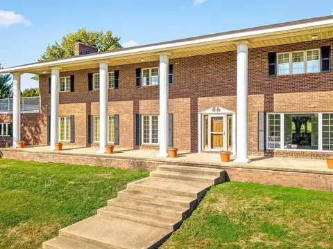 Exterior - 3900 Pine Hill Rd, Sterling, IL 61081 photo 5 of 9