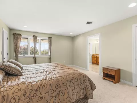Bedroom - 3900 Pine Hill Rd, Sterling, IL 61081 photo 7 of 11