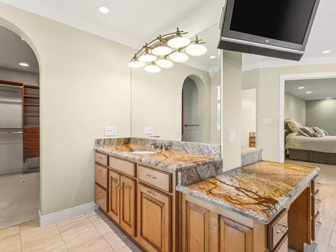 Bath - 3900 Pine Hill Rd, Sterling, IL 61081 photo 6 of 12