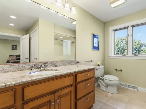 Bath - 3900 Pine Hill Rd, Sterling, IL 61081 photo 2 of 12
