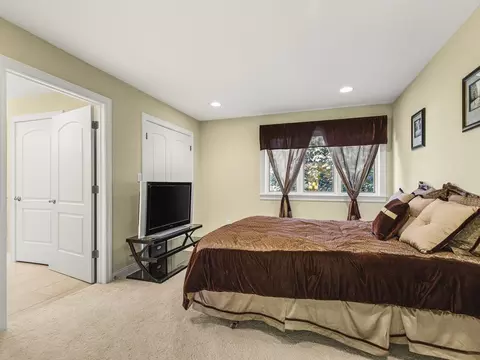 Bedroom - 3900 Pine Hill Rd, Sterling, IL 61081 photo 5 of 11