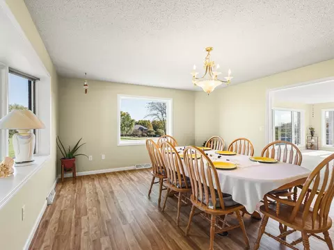 Dining - 3900 Pine Hill Rd, Sterling, IL 61081 photo 4 of 6