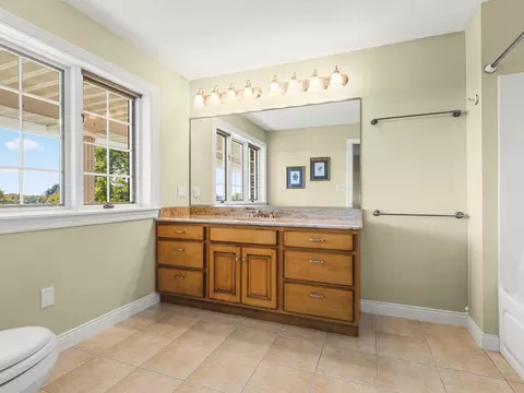 Bath - 3900 Pine Hill Rd, Sterling, IL 61081 photo 4 of 12