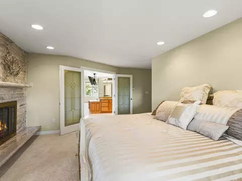 Bedroom - 3900 Pine Hill Rd, Sterling, IL 61081 photo 8 of 11