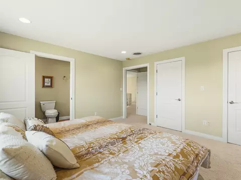 Bedroom - 3900 Pine Hill Rd, Sterling, IL 61081 photo 1 of 11