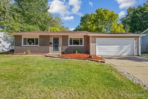 641 Nottingham Ln, Crystal Lake, IL 60014