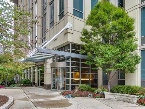 720 N Larrabee St #G04, Chicago, IL 60654