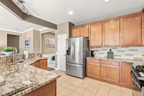 Kitchen - 12382 Scarlet Dr, Huntley, IL 60142 photo 2 of 5