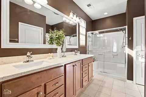 Bath - 12382 Scarlet Dr, Huntley, IL 60142 photo 2 of 2
