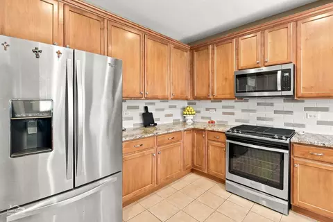 Kitchen - 12382 Scarlet Dr, Huntley, IL 60142 photo 4 of 5
