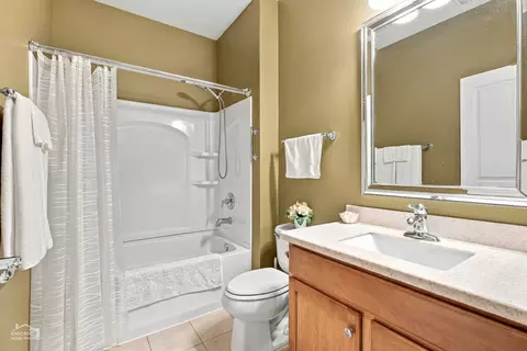 Bath - 12382 Scarlet Dr, Huntley, IL 60142 photo 1 of 2