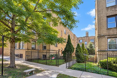 1703 W Wallen Ave #1C, Chicago, IL 60626