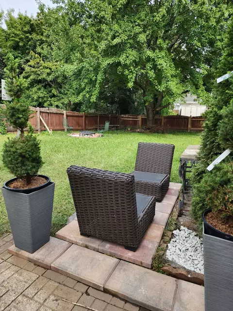Exterior - 1401 Knoll Dr, Naperville, IL 60565 photo 5 of 10