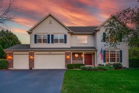 14241 Oakwood Ct, Green Oaks, IL 60048